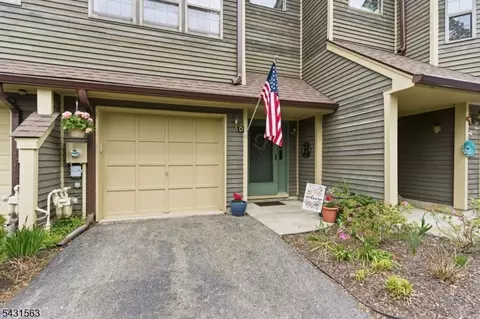 40 Lexington Ln #D, West Milford, NJ 07480