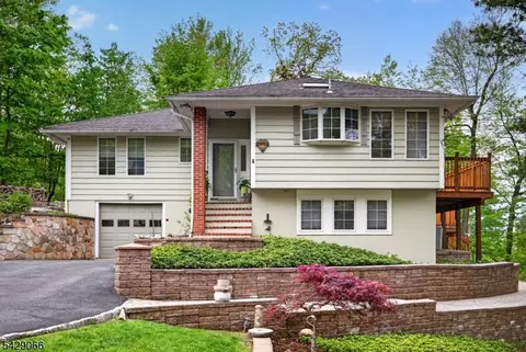 16 Columbus Rd, Sparta, NJ 07871