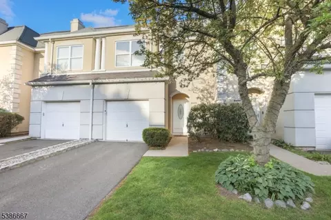 8409 Brittany Dr, Wayne, NJ 07470 photo 2