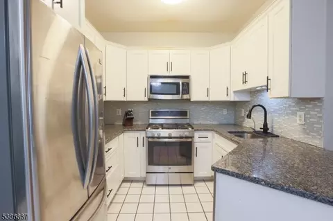 8409 Brittany Dr, Wayne, NJ 07470 photo 10