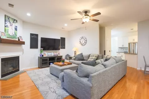8409 Brittany Dr, Wayne, NJ 07470 photo 17