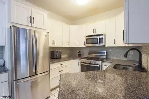8409 Brittany Dr, Wayne, NJ 07470 photo 11