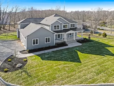 1 Lourdes Ct, Byram Township, NJ 07821