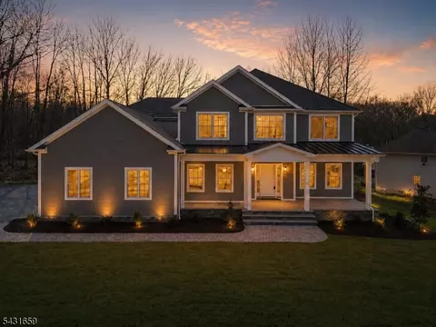 1 Lourdes Ct, Byram Township, NJ 07821