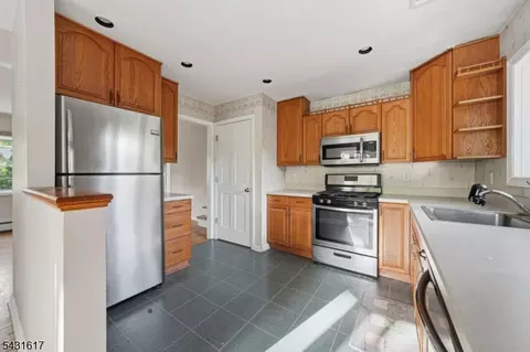 111 Deerfield Rd, Wayne, NJ 07470 photo 5