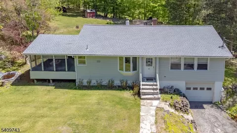 18 Little Rd, Lafayette, NJ 07848