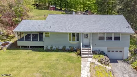 18 Little Rd, Lafayette, NJ 07848