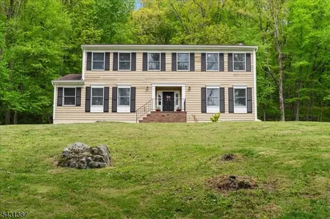 40 Tamarack Rd, Belvidere, NJ 07823