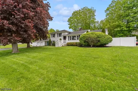 323 Main St, Ogdensburg, NJ 07439