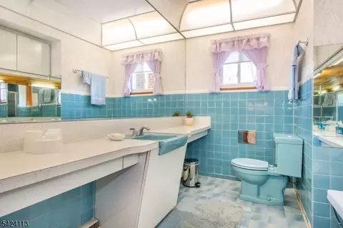 Bath - 779 Berdan Ave, Wayne, NJ 07470 photo 2 of 5