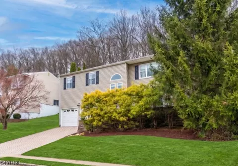 54 Highview Ter, Dover, NJ 07801