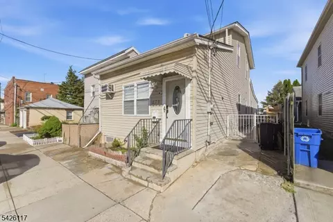 270 Westervelt Pl, Lodi, NJ 07644