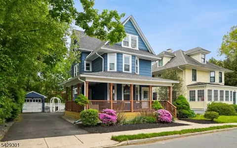 12 Rosedale Ave, Morris Plains, NJ 07950