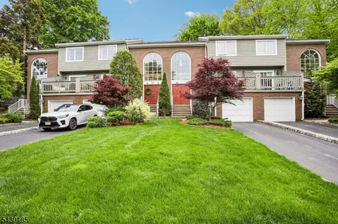 10 Fells Manor Rd, Caldwell, NJ 07006