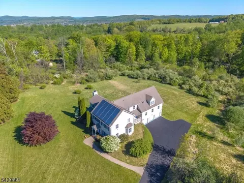37 Woodland Heights Cir, Glen Gardner, NJ 08826