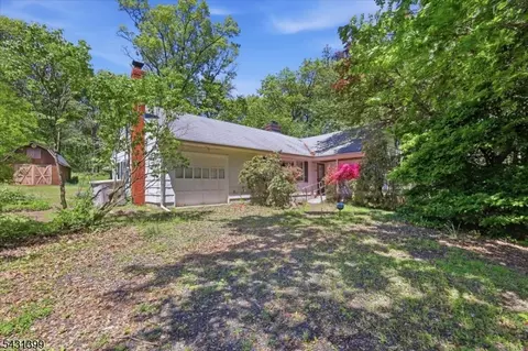 9 Roosevelt Rd, Whitehouse Station, NJ 08889