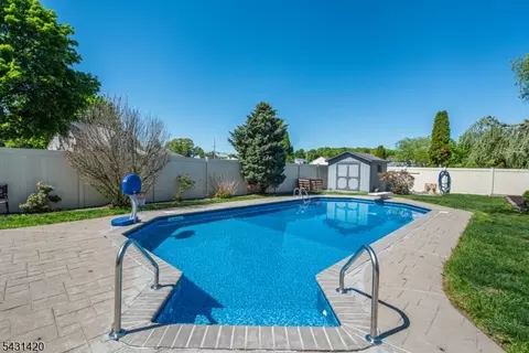 47 Burnside Pl, Haskell, NJ 07420 photo 3