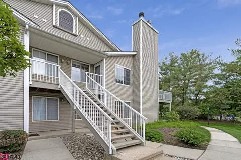 18 Pine Ct #18, Bedminster, NJ 07921