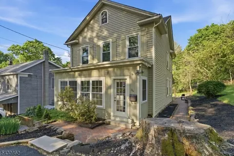 34 Taylor St, High Bridge, NJ 08829