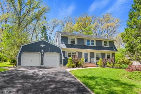20 E Circuit Dr, Succasunna, NJ 07876