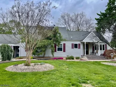 94 Bennington Pkwy, Franklin Park, NJ 08823