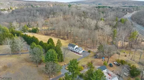 27 Cratetown Rd, Lebanon, NJ 08833