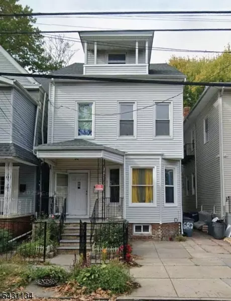 686 E 25th St, Paterson, NJ 07504