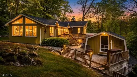 75 Bunn Rd, Hamburg, NJ 07419