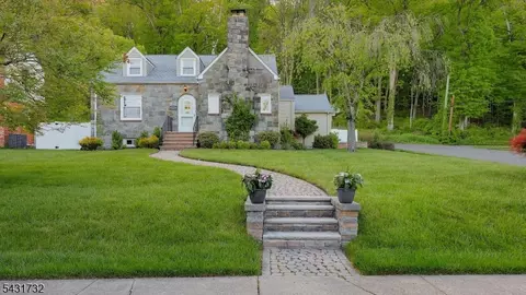 2395 Lake Park Ter, Scotch Plains, NJ 07076