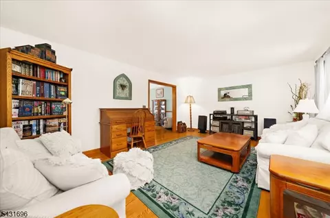 Living - 729 Vulcanite Ave, Alpha, NJ 08865 photo 3 of 5