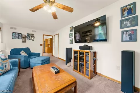 Living - 729 Vulcanite Ave, Alpha, NJ 08865 photo 2 of 5