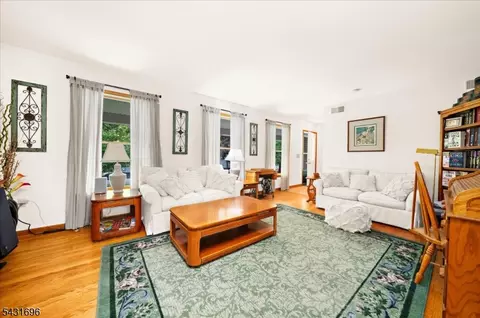 Living - 729 Vulcanite Ave, Alpha, NJ 08865 photo 4 of 5
