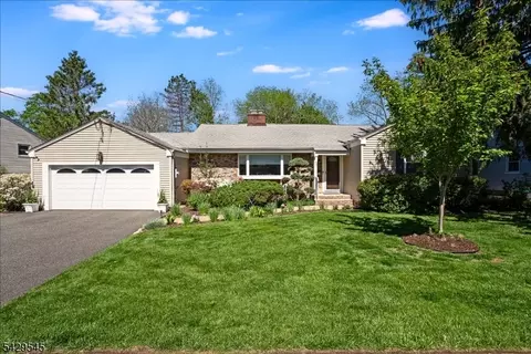 16 Brook Dr N, Morris Plains, NJ 07950