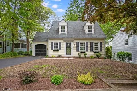 19 Wisteria Ter, Morristown, NJ 07960