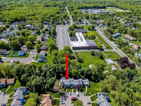 1402 Maplecrest Rd, Edison, NJ 08820 photo 8