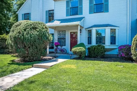 1402 Maplecrest Rd, Edison, NJ 08820 photo 5