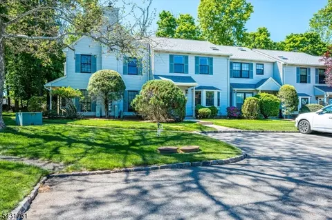 1402 Maplecrest Rd, Edison, NJ 08820 photo 3