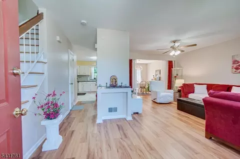 1402 Maplecrest Rd, Edison, NJ 08820 photo 11
