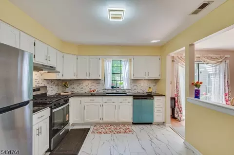 1402 Maplecrest Rd, Edison, NJ 08820 photo 22