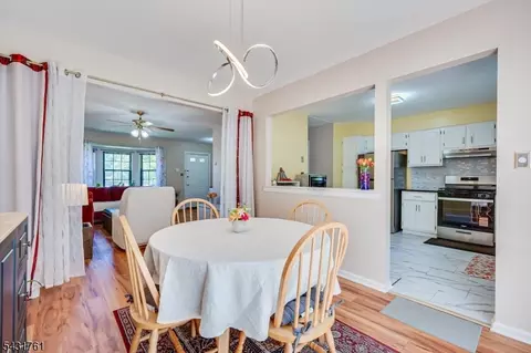 1402 Maplecrest Rd, Edison, NJ 08820 photo 18