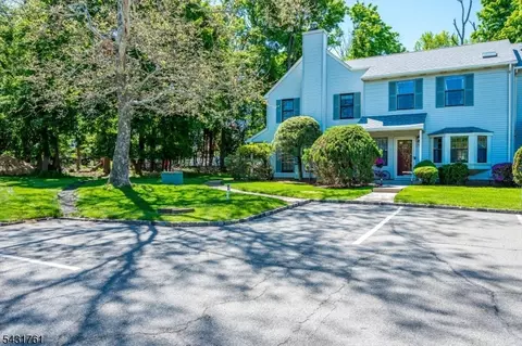 1402 Maplecrest Rd, Edison, NJ 08820 photo 4