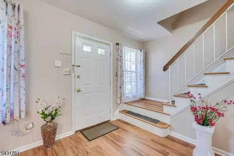 1402 Maplecrest Rd, Edison, NJ 08820 photo 12
