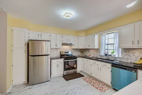 1402 Maplecrest Rd, Edison, NJ 08820 photo 21