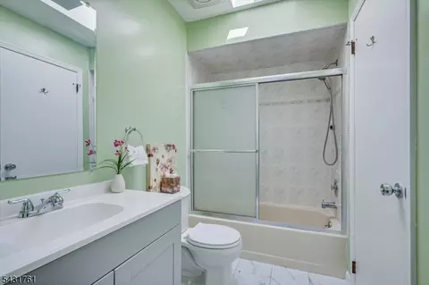 1402 Maplecrest Rd, Edison, NJ 08820 photo 29