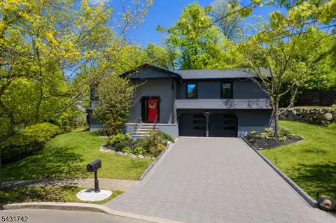 40 Schirra Dr, Wanaque, NJ 07465