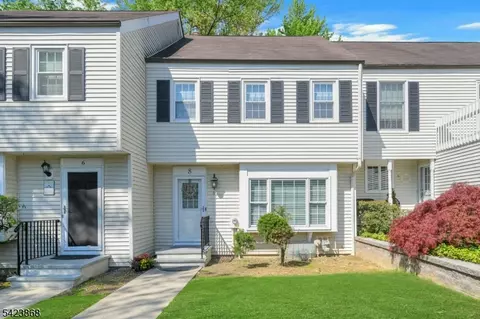 8 Pembroke Dr, Mendham, NJ 07945