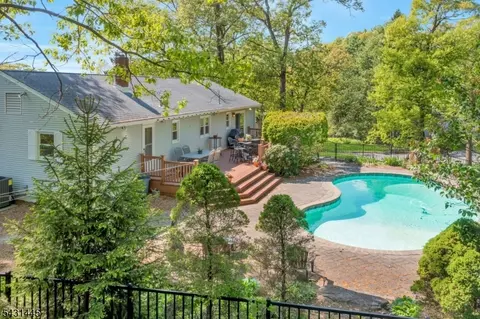 9 Ryerson Ave, Oakland, NJ 07436