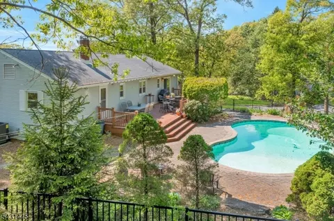 9 Ryerson Ave, Oakland, NJ 07436