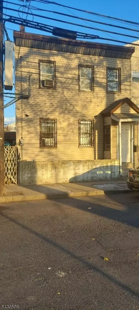 10 Duryea St, Newark, NJ 07103
