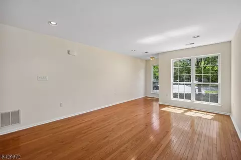 72 Dorchester Dr, Basking Ridge, NJ 07920 photo 3
